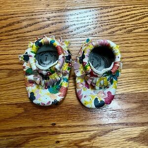 Size: 1 // Freshly Picked Floral Moccasins